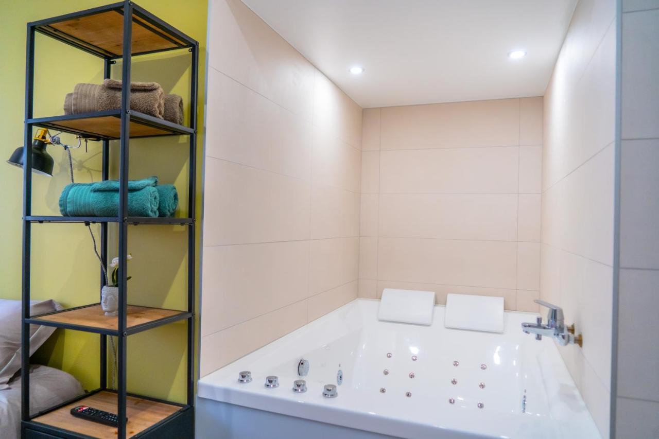 Jacuzzi Terrasse 86 - Terrasse & Climatisation - 4 Personnes - Bnb エペルネー エクステリア 写真