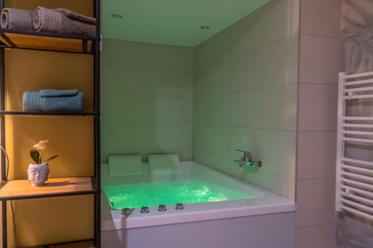 Jacuzzi Terrasse 86 - Terrasse & Climatisation - 4 Personnes - Bnb エペルネー エクステリア 写真