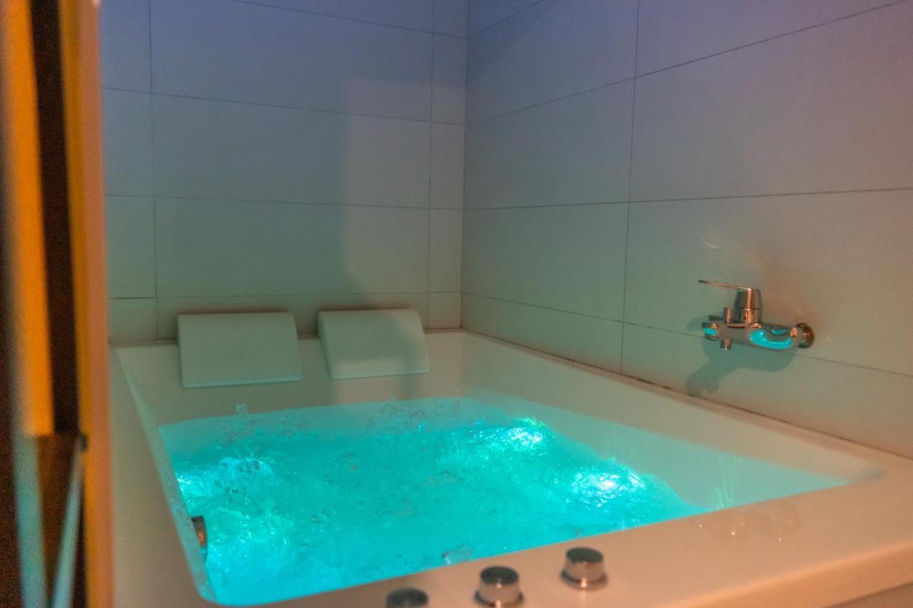 Jacuzzi Terrasse 86 - Terrasse & Climatisation - 4 Personnes - Bnb エペルネー エクステリア 写真