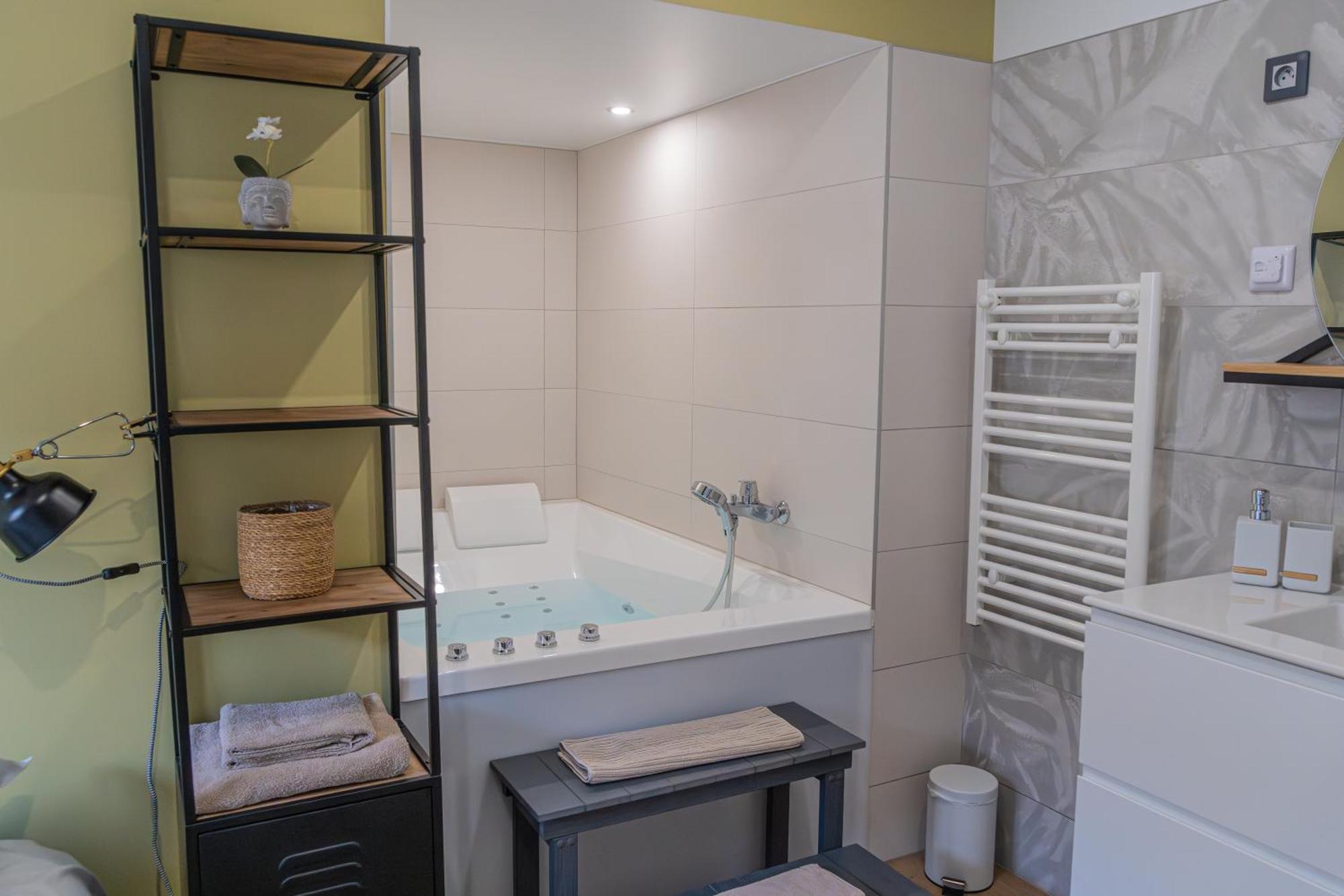 Jacuzzi Terrasse 86 - Terrasse & Climatisation - 4 Personnes - Bnb エペルネー エクステリア 写真
